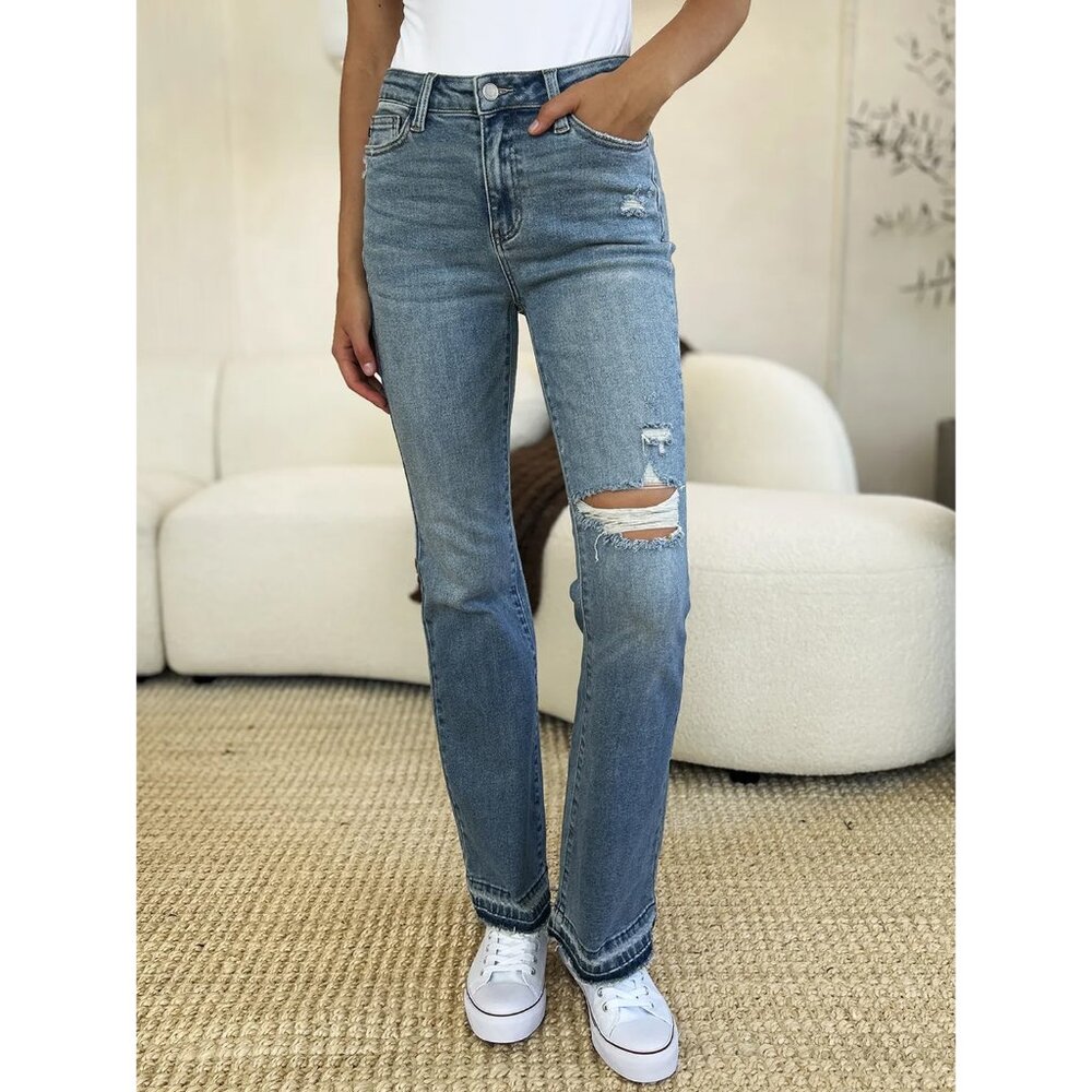 NWT 💙 Judy Blue Mid Rise Destroyed Hem Distressed Jeans